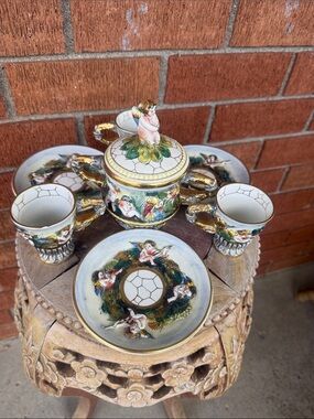 Gorgeous R. Capodimonte MAS cherub 👼🏻 Set Antique Italy coffee or tea of 3 cups.